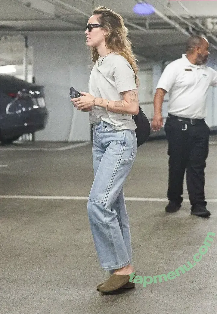 Miley Cyrus nude photo #5670 (MileyCyrus)