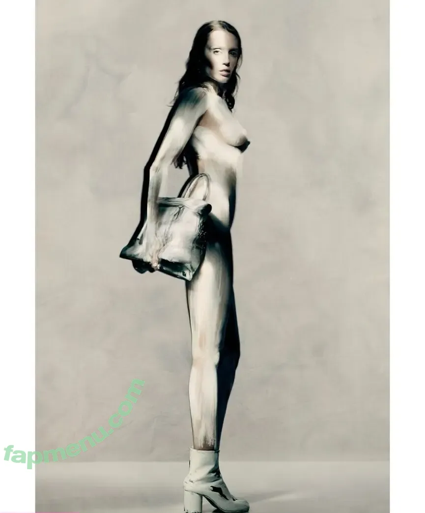 Miley Cyrus nude photo #5687 (MileyCyrus)