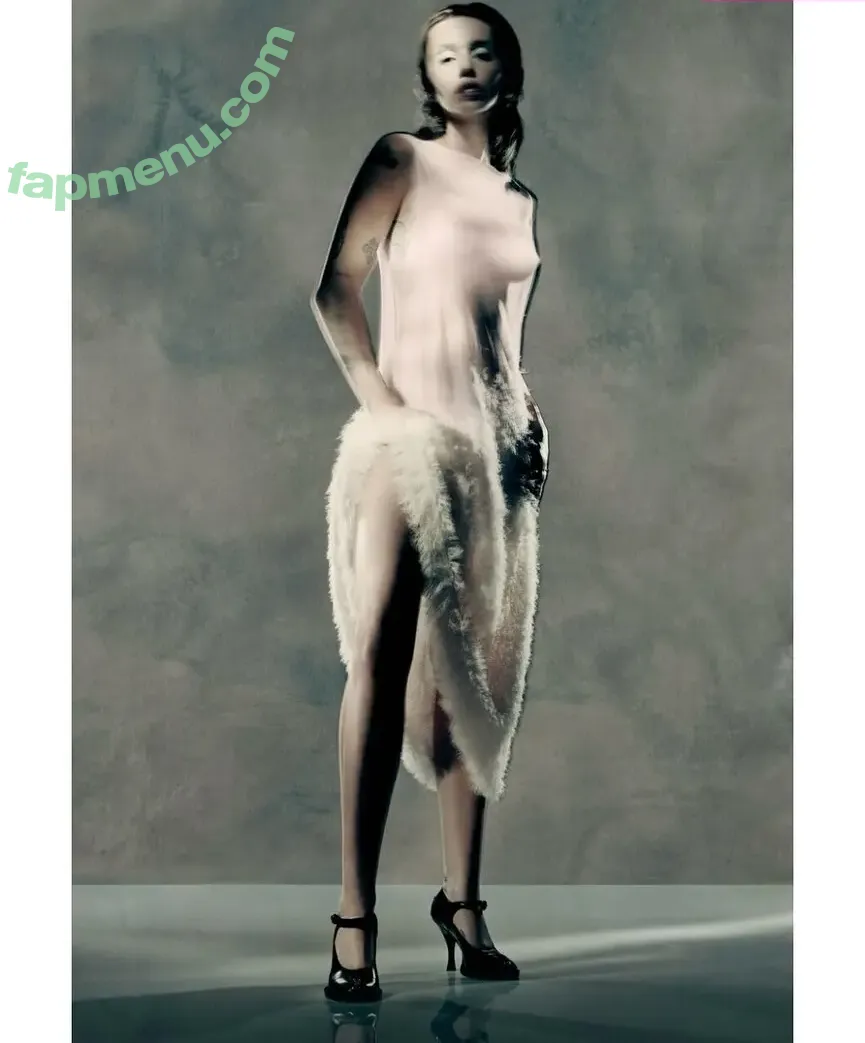 Miley Cyrus nude photo #5688 (MileyCyrus)
