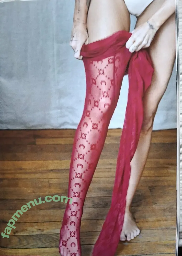 Miley Cyrus nude photo #5740 (MileyCyrus)