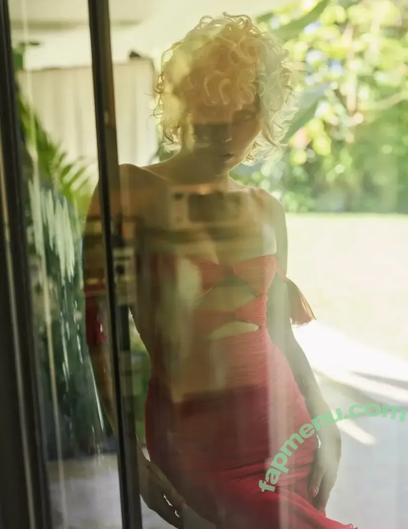 Miley Cyrus nude photo #5845 (MileyCyrus)