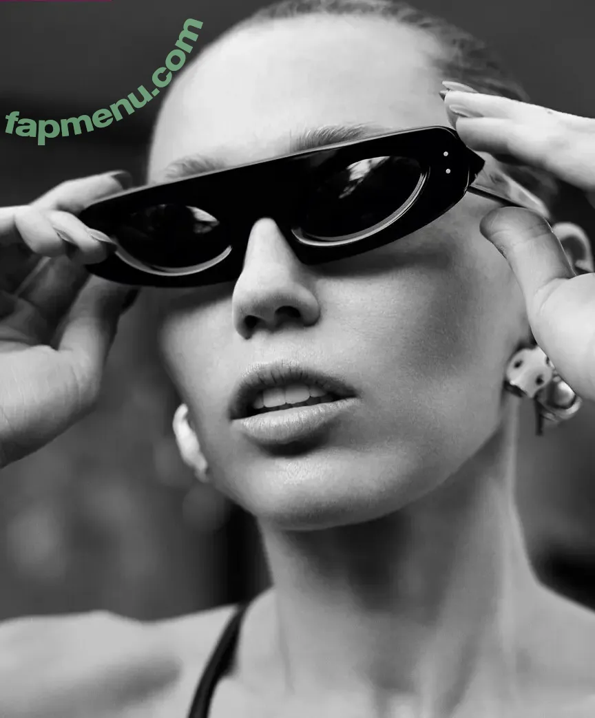 Miley Cyrus nude photo #5847 (MileyCyrus)