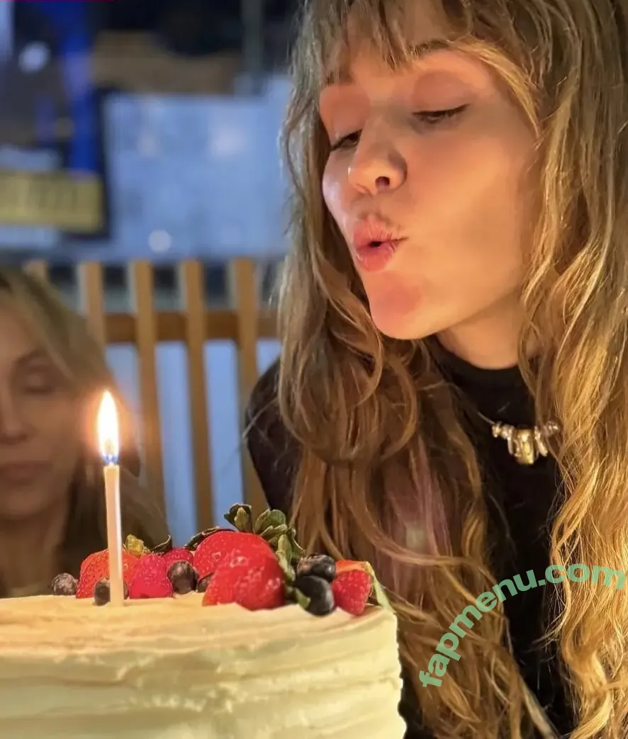 Miley Cyrus nude photo #5903 (MileyCyrus)