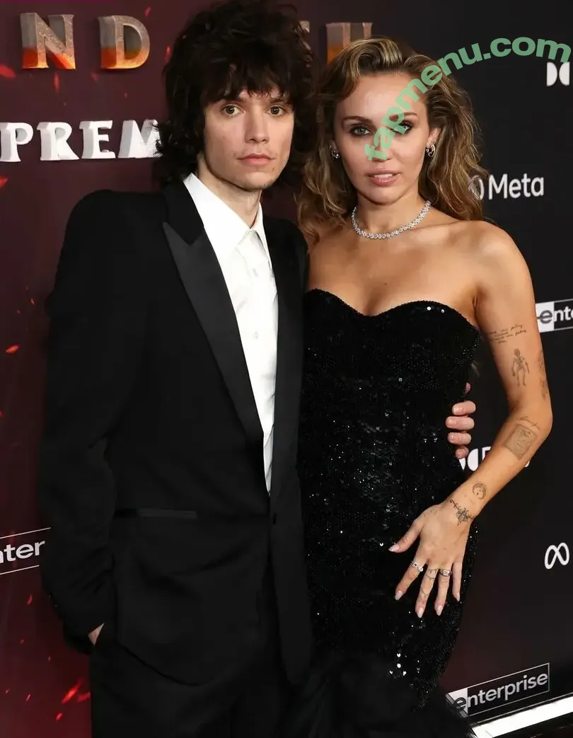 Miley Cyrus nude photo #5914 (MileyCyrus)