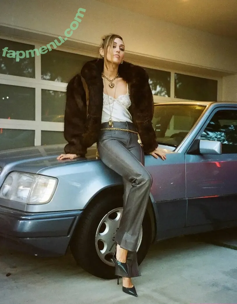 Miley Cyrus nude photo #5963 (MileyCyrus)