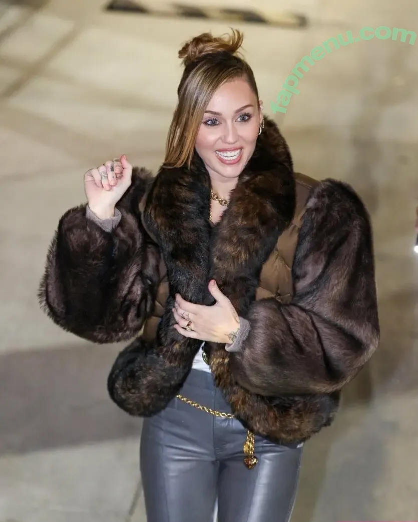 Miley Cyrus nude photo #5970 (MileyCyrus)