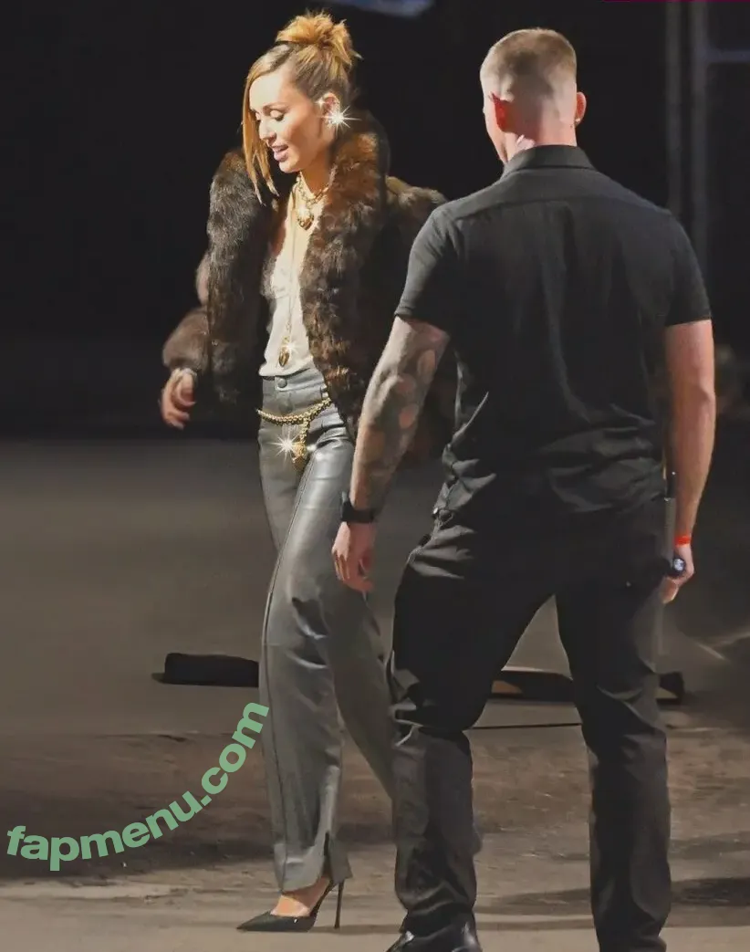 Miley Cyrus nude photo #5972 (MileyCyrus)