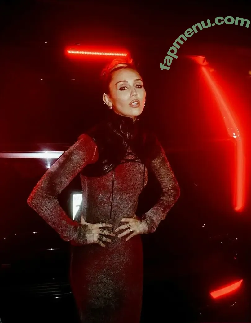 Miley Cyrus nude photo #5974 (MileyCyrus)