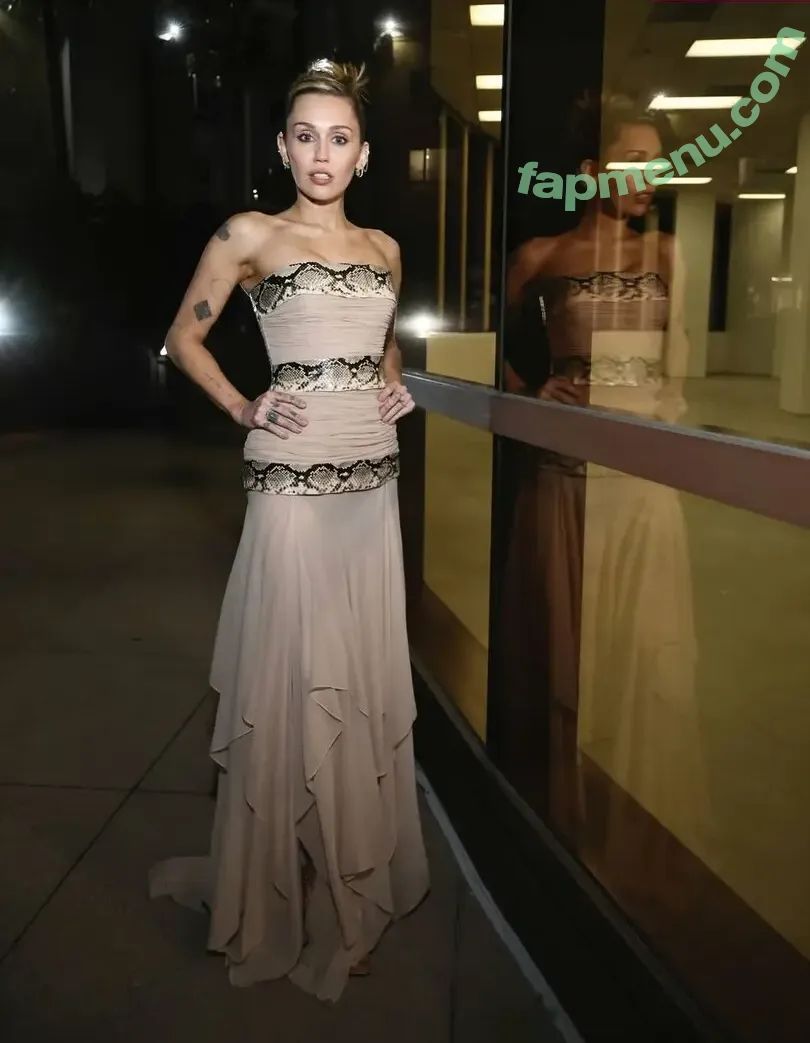 Miley Cyrus nude photo #5979 (MileyCyrus)