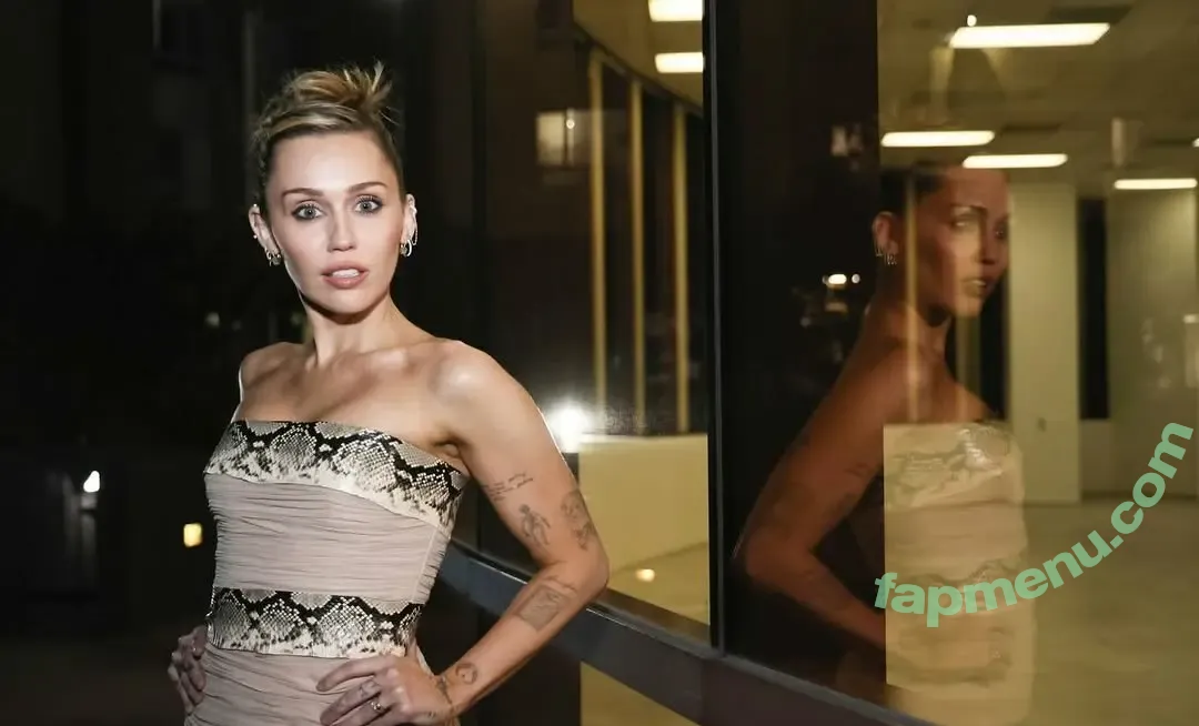 Miley Cyrus nude photo #5981 (MileyCyrus)