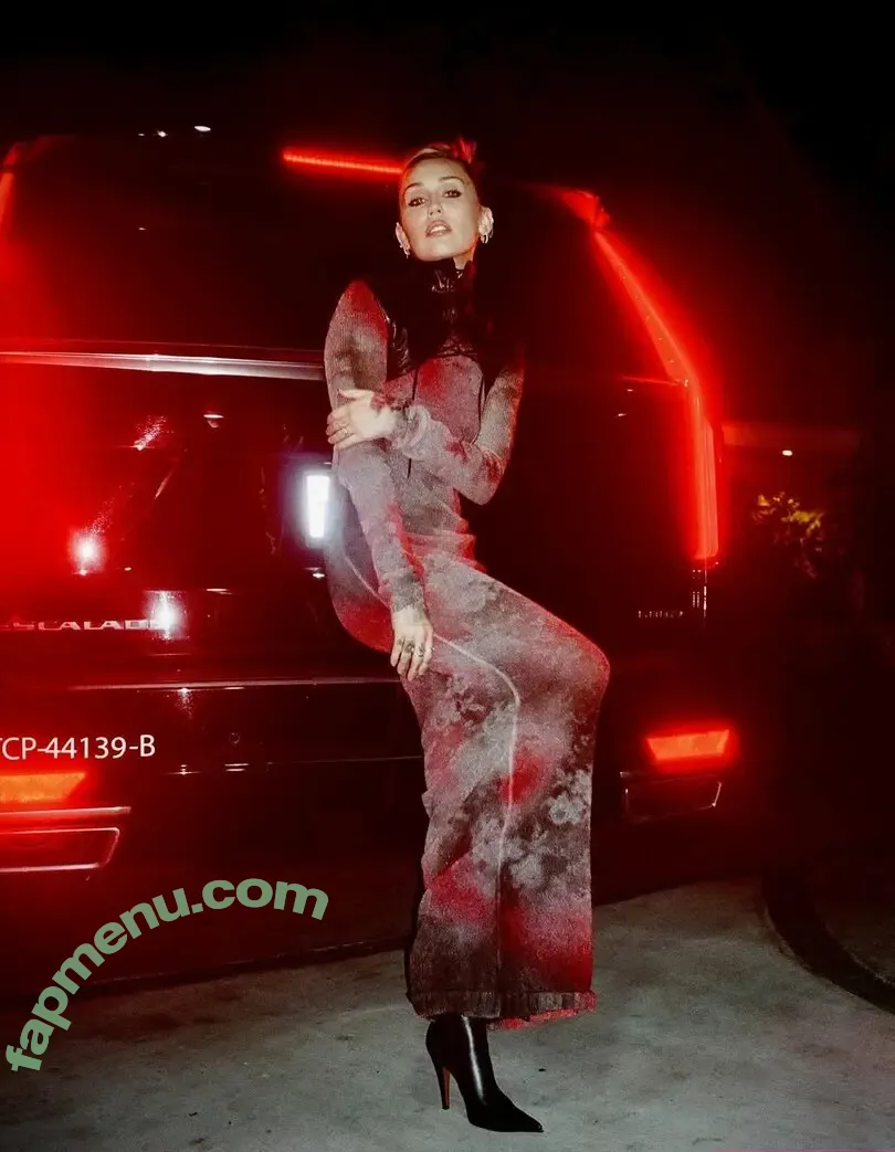 Miley Cyrus nude photo #5984 (MileyCyrus)