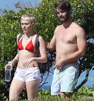 Miley Cyrus / MileyCyrus nude photo #6002