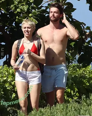 Miley Cyrus / MileyCyrus nude photo #6005
