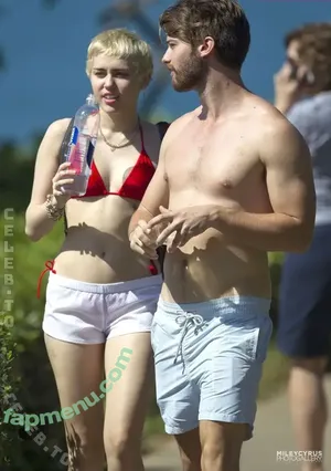 Miley Cyrus / MileyCyrus nude photo #6009