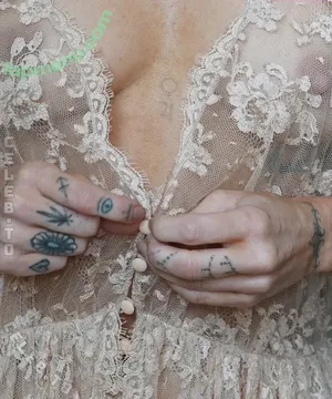 Miley Cyrus / MileyCyrus nude photo #6016