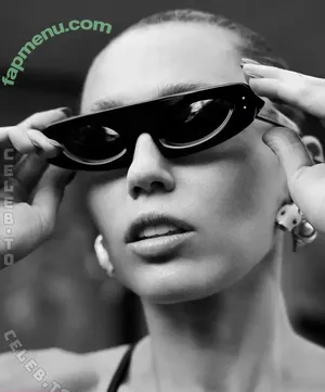 Miley Cyrus / MileyCyrus nude photo #6020