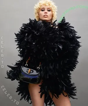 Miley Cyrus / MileyCyrus nude photo #6022