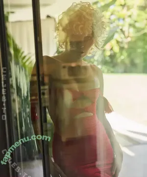 Miley Cyrus / MileyCyrus nude photo #6024