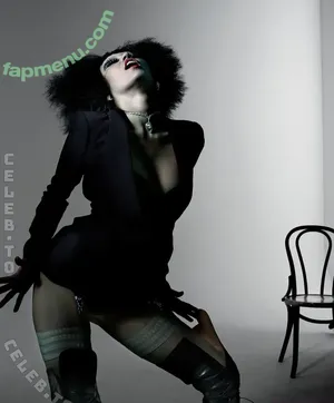 Miley Cyrus / MileyCyrus nude photo #6026