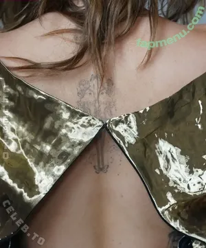 Miley Cyrus / MileyCyrus nude photo #6032