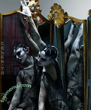 Miley Cyrus / MileyCyrus nude photo #6037