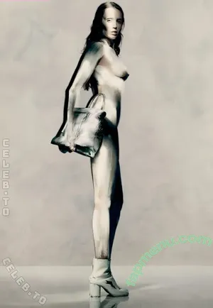 Miley Cyrus / MileyCyrus nude photo #6043