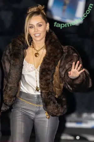 Miley Cyrus / MileyCyrus nude photo #6050