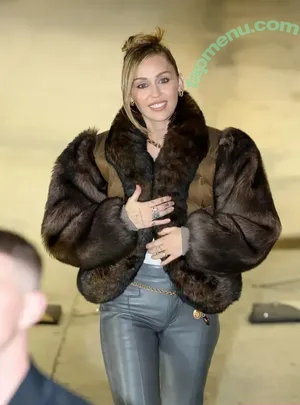 Miley Cyrus / MileyCyrus nude photo #6057