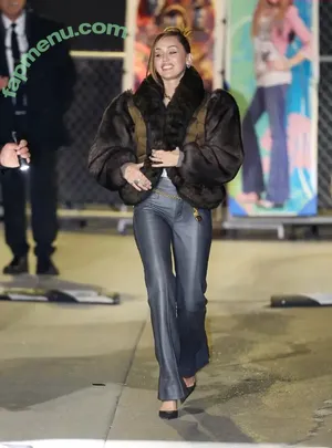 Miley Cyrus / MileyCyrus nude photo #6063