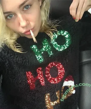 Miley Cyrus / MileyCyrus nude photo #6086