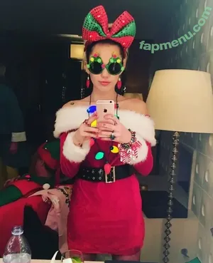 Miley Cyrus / MileyCyrus nude photo #6088