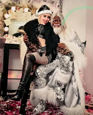 Miley Cyrus / MileyCyrus nude photo #6092