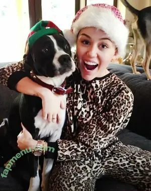 Miley Cyrus / MileyCyrus nude photo #6094