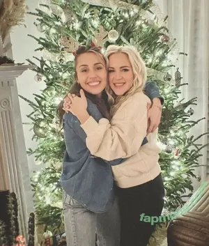 Miley Cyrus / MileyCyrus nude photo #6104