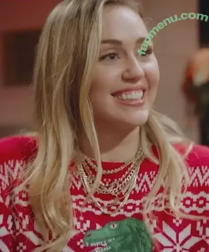 Miley Cyrus / MileyCyrus nude photo #6111