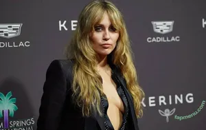 Miley Cyrus / MileyCyrus nude photo #6116