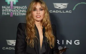 Miley Cyrus / MileyCyrus nude photo #6117