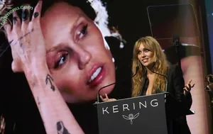 Miley Cyrus / MileyCyrus nude photo #6126