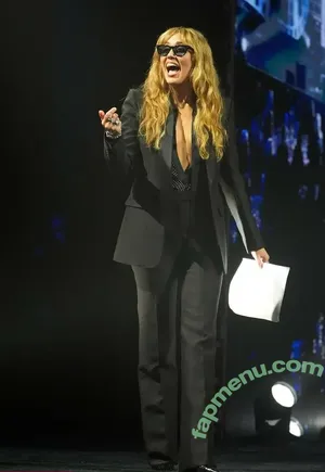 Miley Cyrus / MileyCyrus nude photo #6127