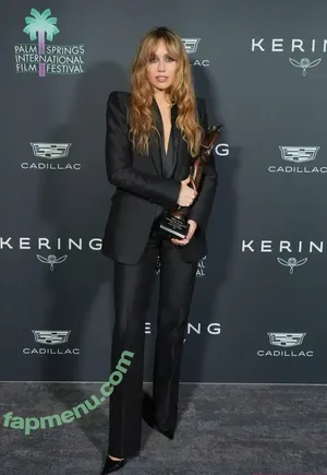 Miley Cyrus / MileyCyrus nude photo #6128