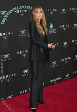 Miley Cyrus / MileyCyrus nude photo #6136