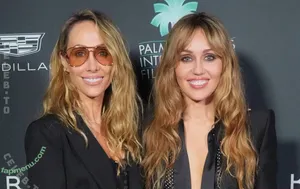 Miley Cyrus / MileyCyrus nude photo #6144