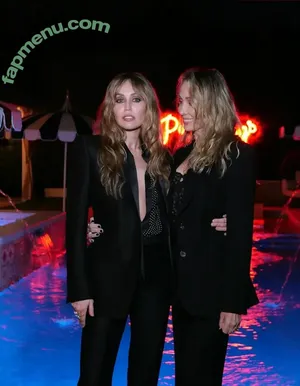 Miley Cyrus / MileyCyrus nude photo #6168