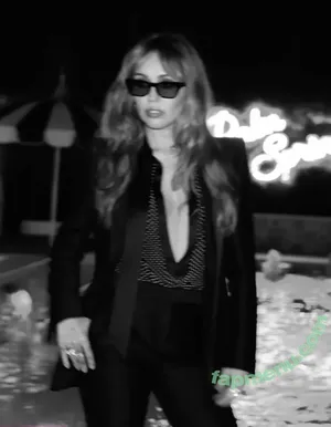 Miley Cyrus / MileyCyrus nude photo #6169