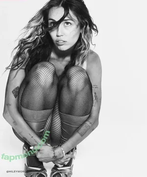 Miley Cyrus / MileyCyrus nude photo #6259