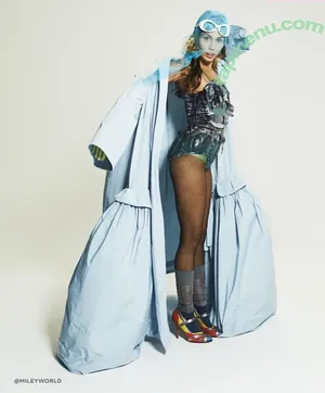 Miley Cyrus / MileyCyrus nude photo #6267