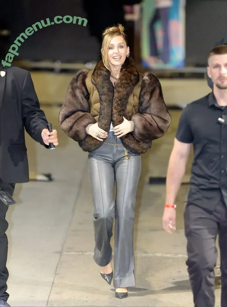 Miley Cyrus nude photo #6053 (MileyCyrus)