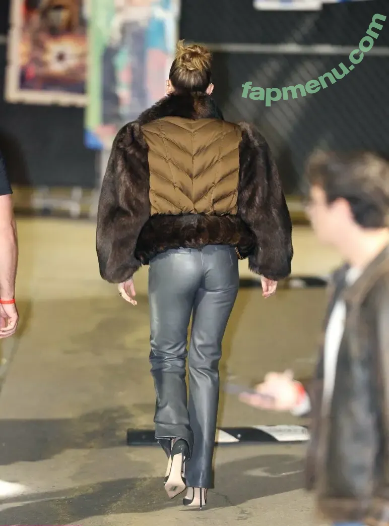 Miley Cyrus nude photo #6056 (MileyCyrus)