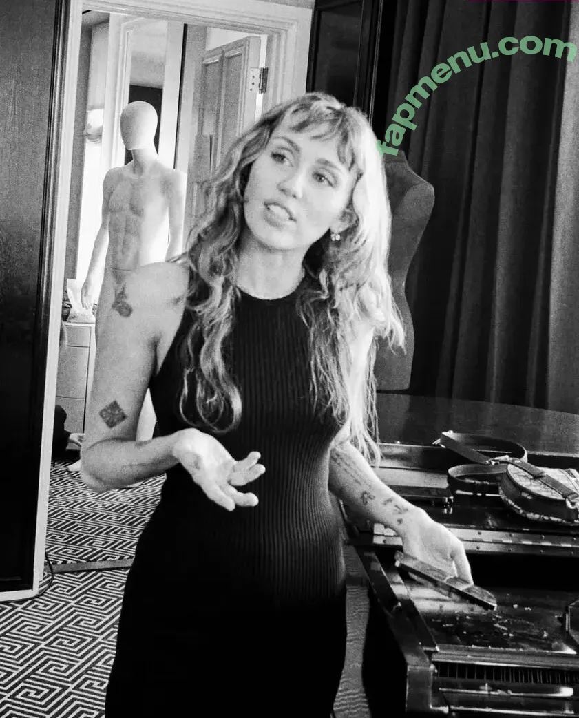 Miley Cyrus nude photo #6069 (MileyCyrus)