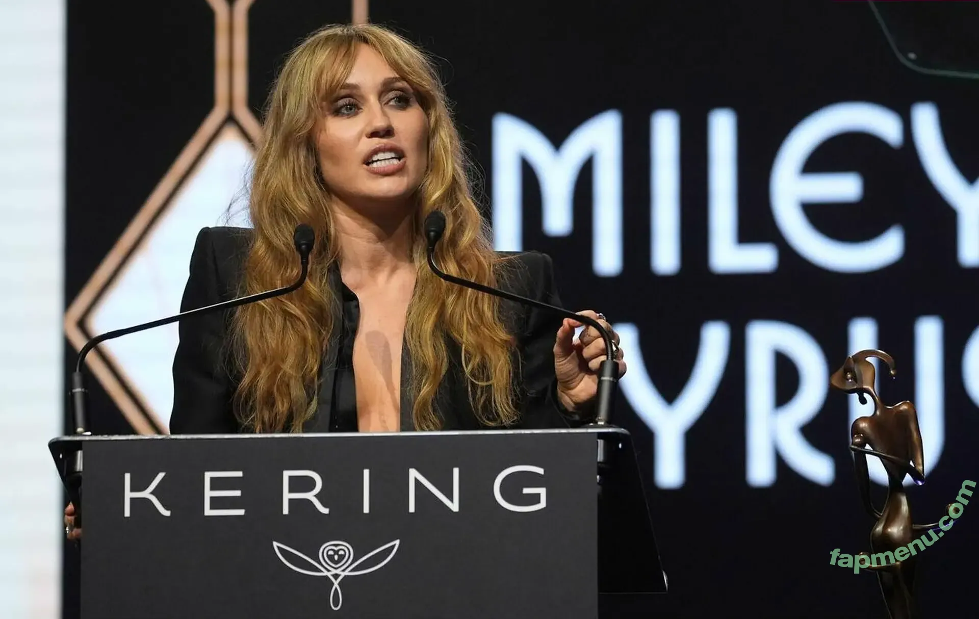 Miley Cyrus nude photo #6124 (MileyCyrus)